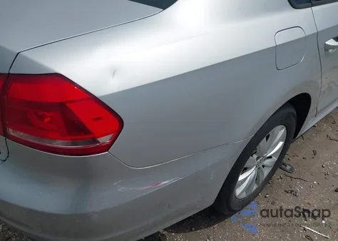 2015 Volkswagen Passat 1.8T Wolfsburg Edition из США, поврежденный, VIN 1VWAT7A30FC093054